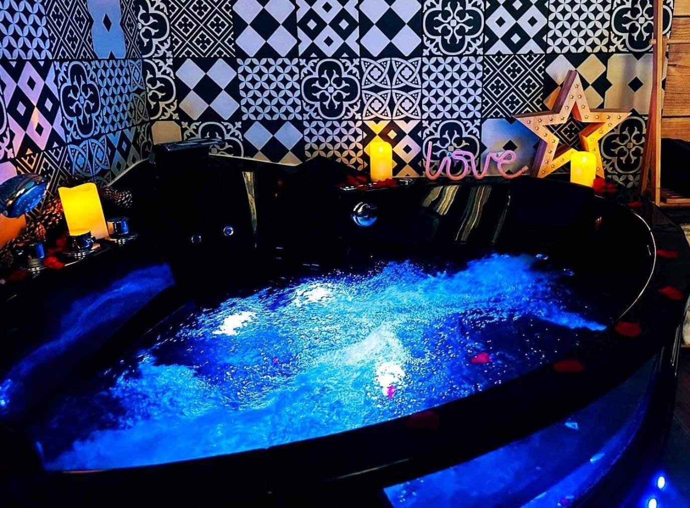 Le Chalet Romantique En Montagne, Spa, Ecran Cinema, Lit King Size, Day Use, 5Min Centre Évreux Exterior foto
